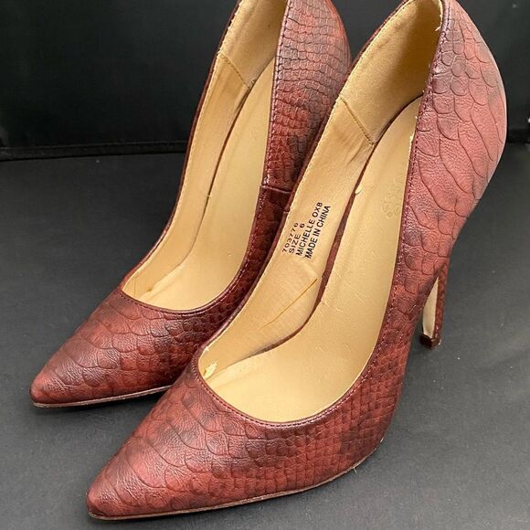 Charlotte Russe Snake Print Faux Leather Pumps - Picture 4 of 17